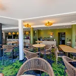 Hotel Pont Rouge ,
