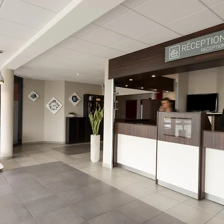 Pont Rouge , Hotel