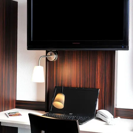 Hotel Pont Rouge , 3*