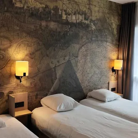 Pont Rouge , Hotel