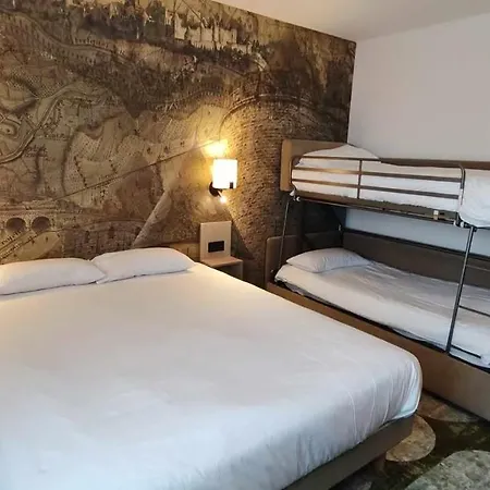 Hotel Pont Rouge ,