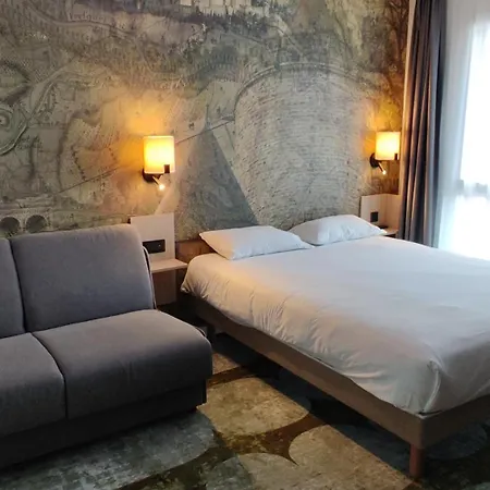 Pont Rouge , Hotel 3*