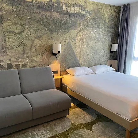 Pont Rouge , Hotel