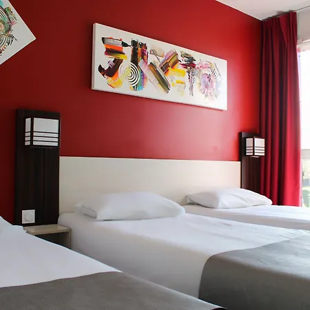 Hotel Pont Rouge ,