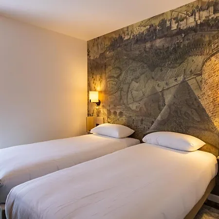 Hotel Pont Rouge , 3*