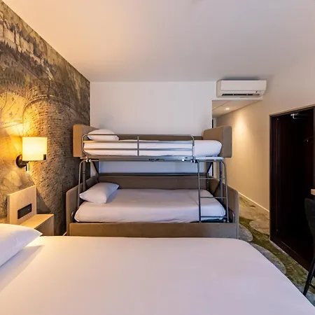 Hotel Pont Rouge ,