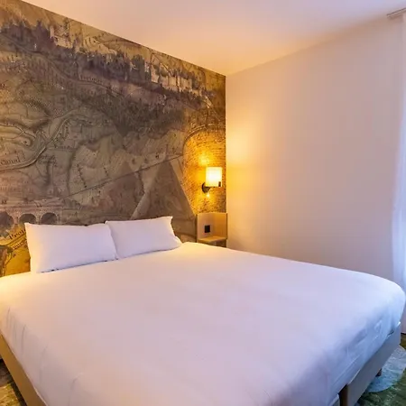 Hotel Pont Rouge ,