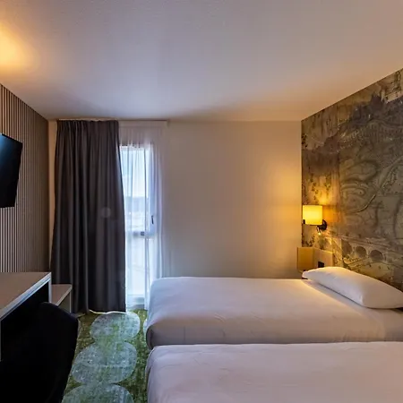 Hotel Pont Rouge ,