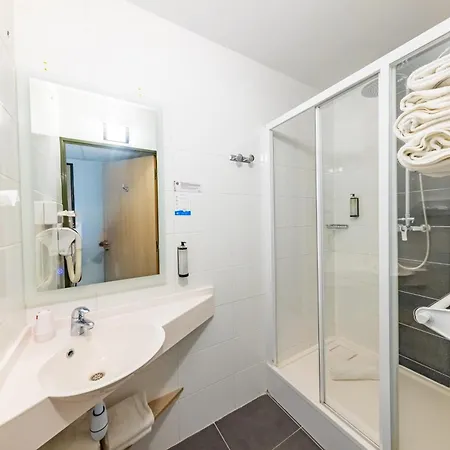 Hotel Pont Rouge , 3*