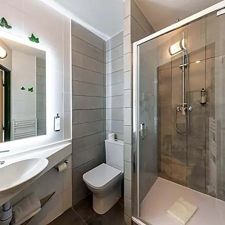 Hotel Pont Rouge ,