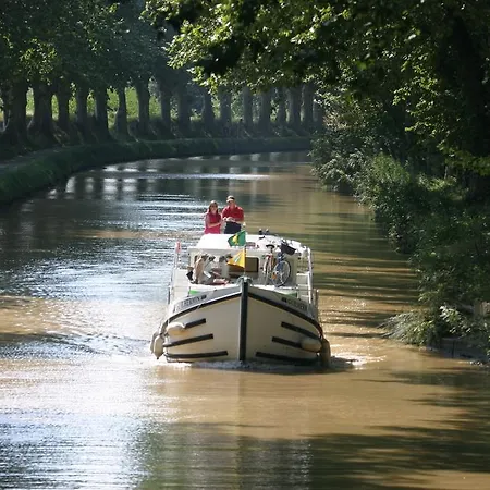 Pont Rouge , Ξενοδοχείο Καρκασόν