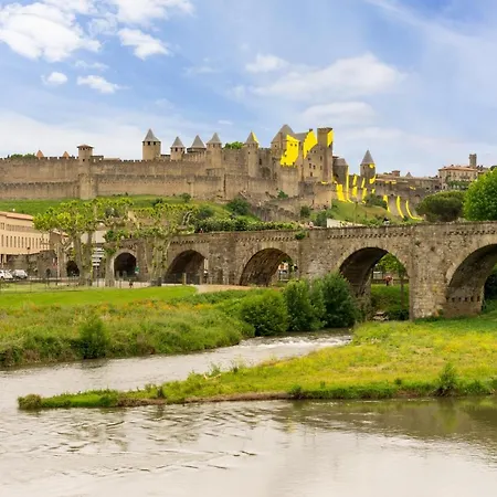 Pont Rouge , Hotel Carcassonne