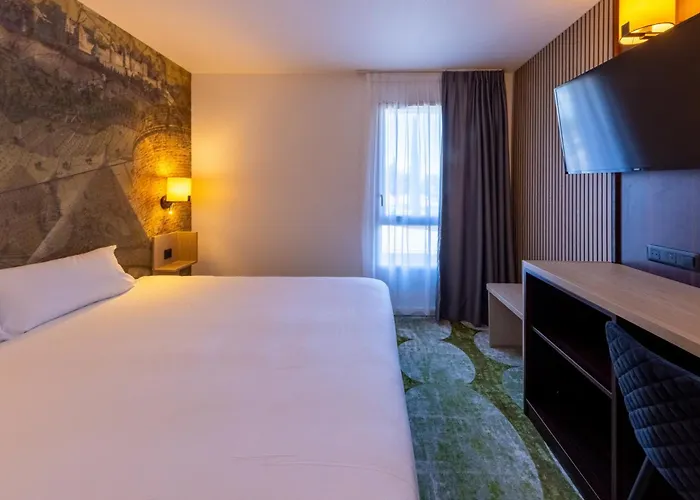 Pont Rouge , 酒店 3*