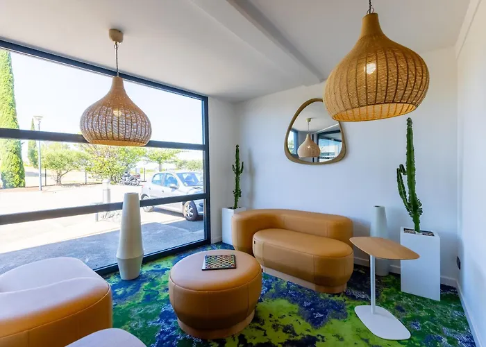 Pont Rouge , Otel Carcassonne